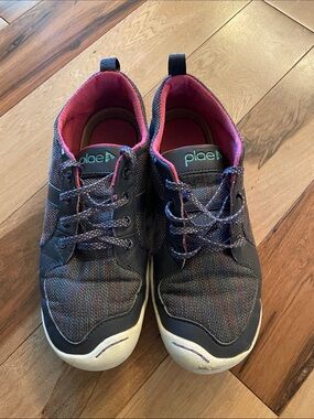 Size 2 Plae Miles Shoes in Titanium Quartz